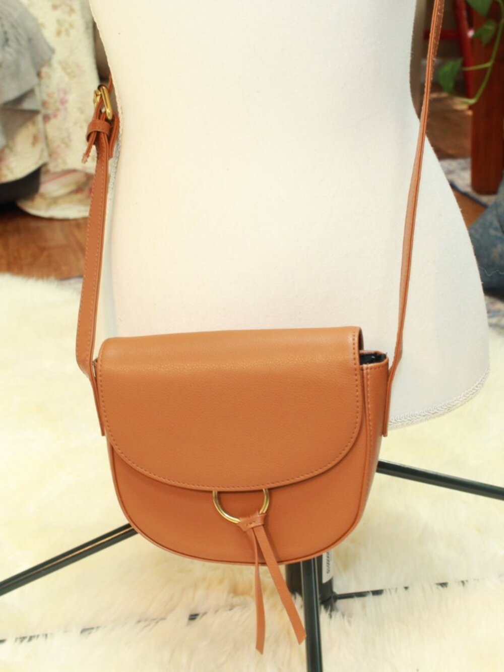 jj Winters Caramel Leather IVY Crossbody Bag Snap Close Small Purse - 6.5"x8.25"
